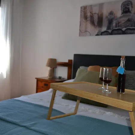 Canto Rojo, Con Vistas A Lobos La Asomada (Lanzarote)