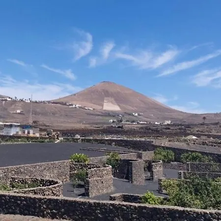 Canto Rojo, Con Vistas A Lobos *