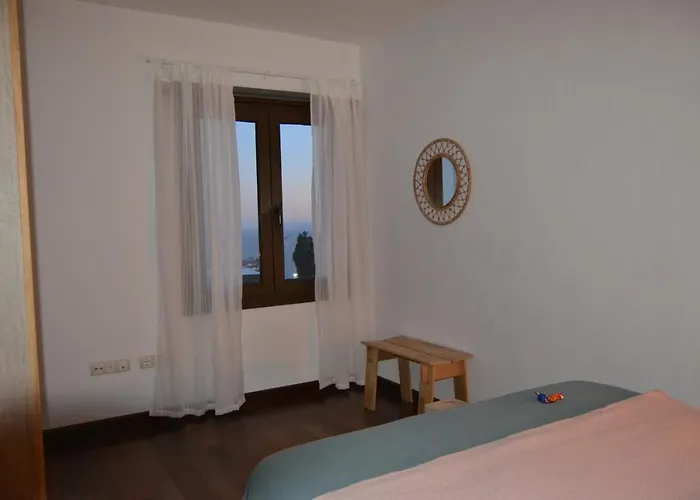 Canto Rojo, Con Vistas A Lobos La Asomada (Lanzarote)