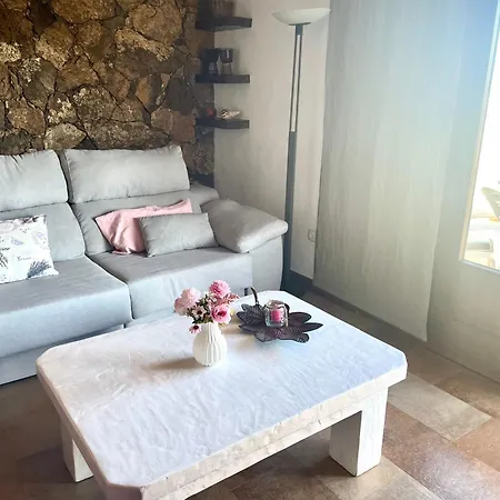 Canto Rojo, Con Vistas A Lobos