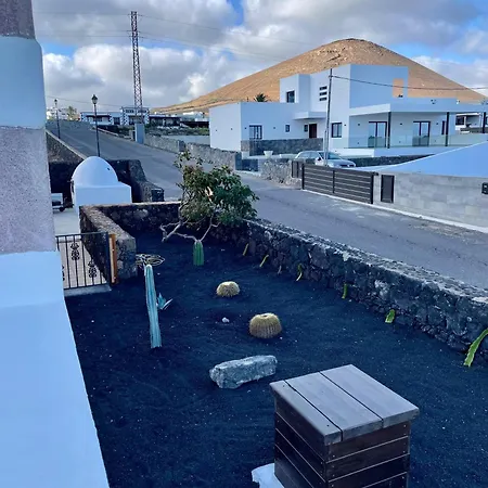 Canto Rojo, Con Vistas A Lobos * La Asomada (Lanzarote)