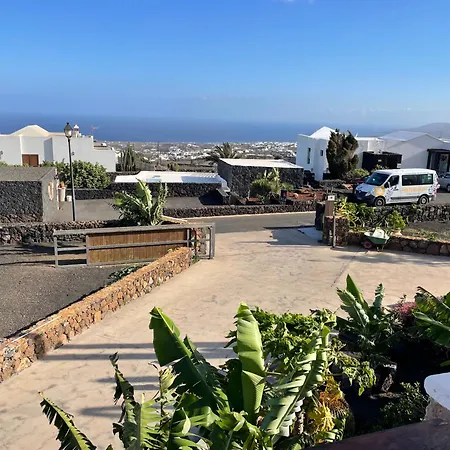 Canto Rojo, Con Vistas A Lobos * La Asomada (Lanzarote)