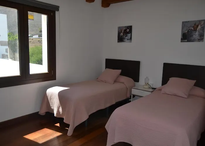 Canto Rojo, Con Vistas A Lobos * La Asomada (Lanzarote)