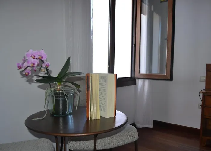 Canto Rojo, Con Vistas A Lobos La Asomada (Lanzarote)