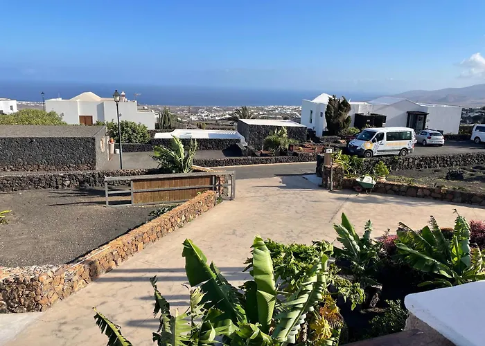 Canto Rojo, Con Vistas A Lobos * La Asomada (Lanzarote)