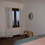 Canto Rojo, Con Vistas A Lobos La Asomada (Lanzarote)